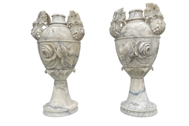 Paire d’urnes en marbre sculpté fin XIXᵉ début XXᵉ siècle, objets décoratifs anciens