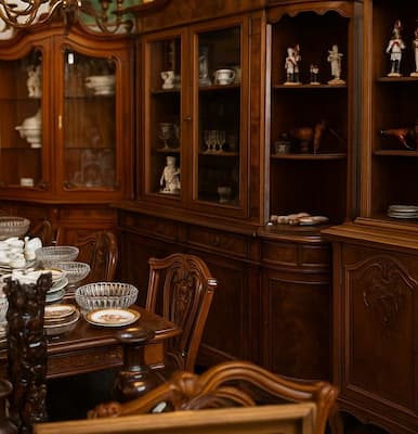 Pièce encombrée avant un vide maison Belgique